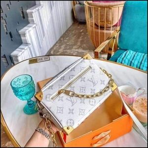 Meet your Posher, Rowena